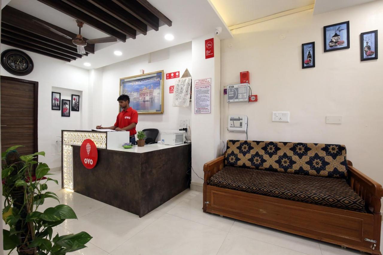 OYO 9732 Amar Motel Nayagaon Buitenkant foto