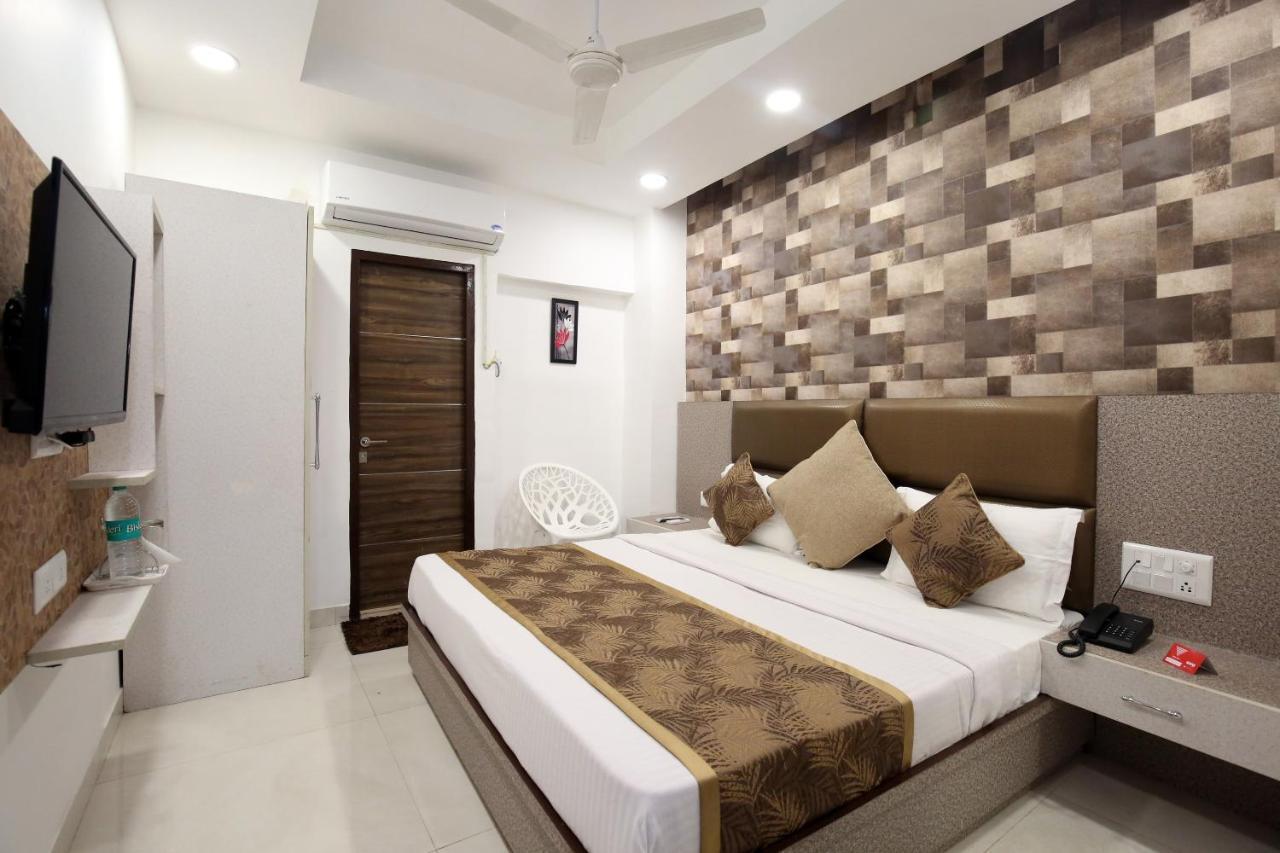OYO 9732 Amar Motel Nayagaon Buitenkant foto