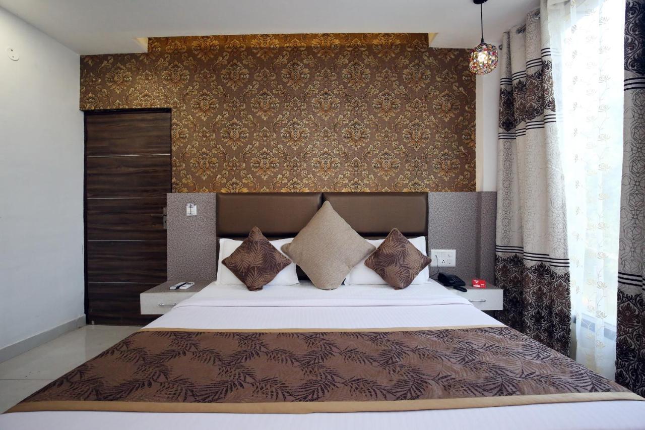 OYO 9732 Amar Motel Nayagaon Buitenkant foto