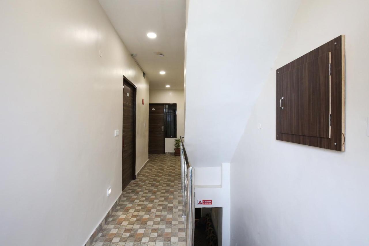 OYO 9732 Amar Motel Nayagaon Buitenkant foto